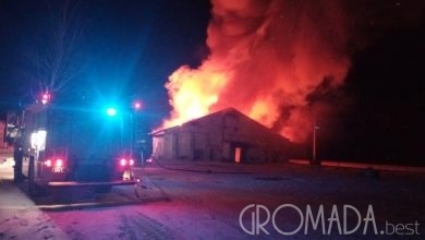 Горів склад заповнений зерном