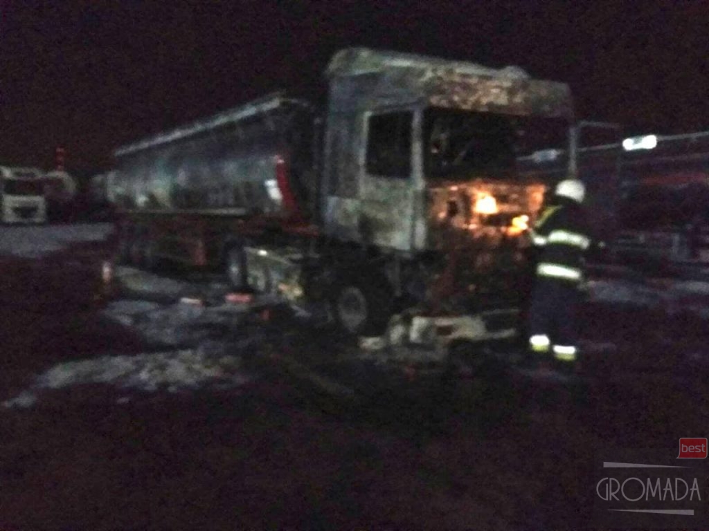 Вночі згорів бензовоз у Кременчуці