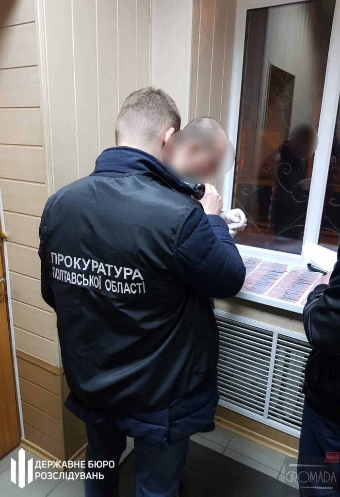 Кременчуцькому поліцейському, який взяв 30000 грн хабара суд призначив 25500 грн штрафу
