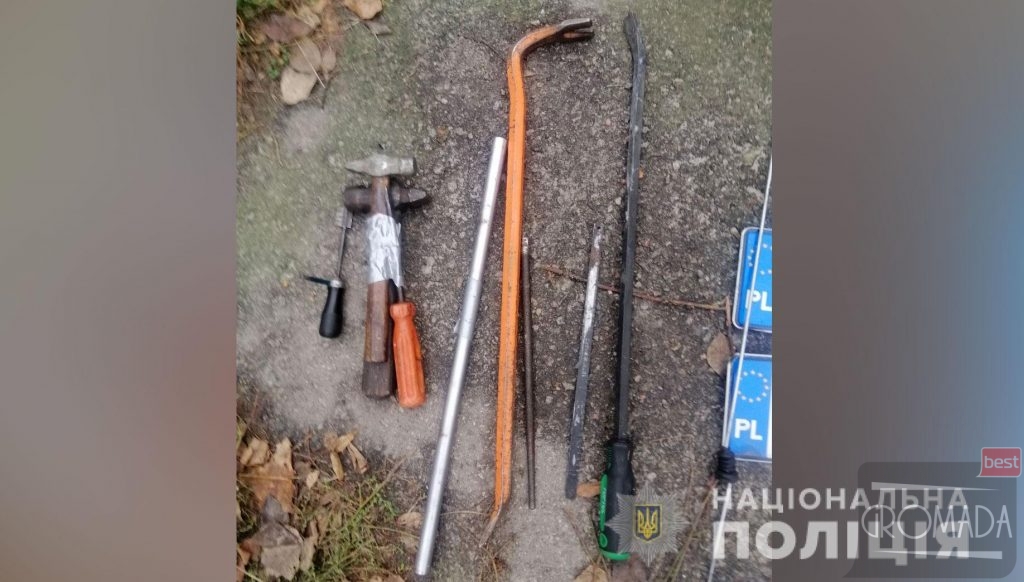 Поліція затримала двох кременчужан, які викрадали IBox на території Глобинської ОТГ