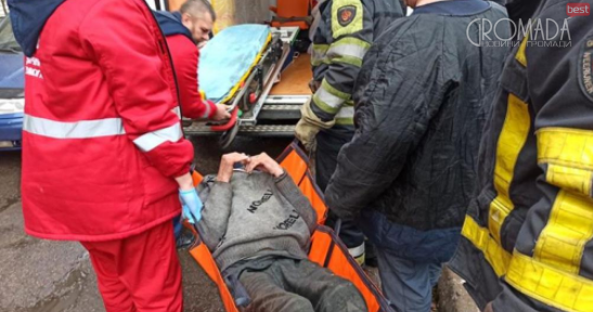 Кременчуцькі рятувальники винесли з підвалу ледь живого чоловіка