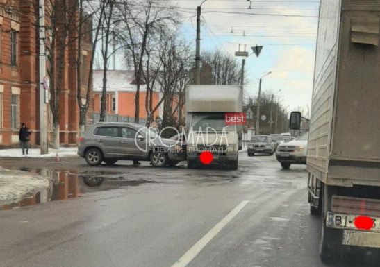 Джип та вантажівка зіткнулися у Кременчуці