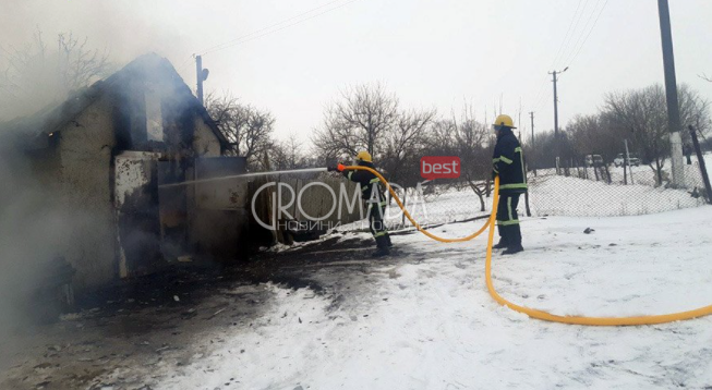 На Полтавщині автомобіль згорів у гаражі