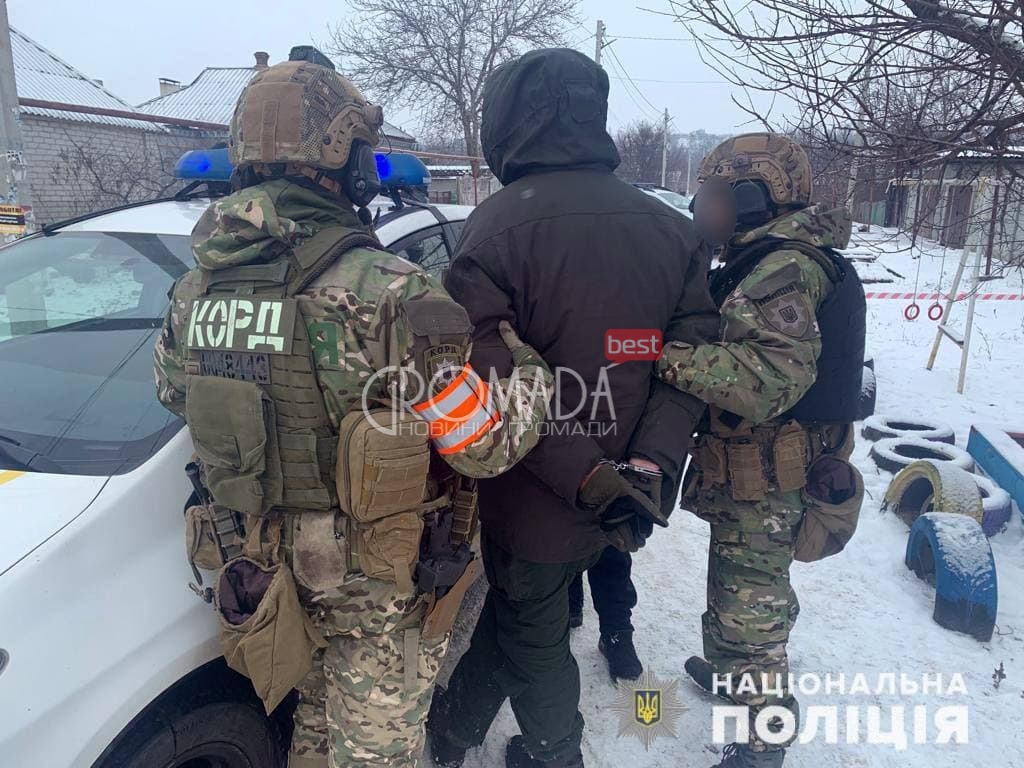 20-річного вбивцю 5 людей затримали у місті Підгородне (Дніпропетровська область) ВІДЕО