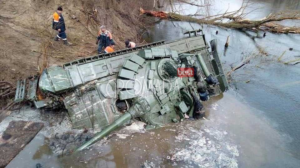 Із річки Псел дістали втоплений російський танк з військовими в середині