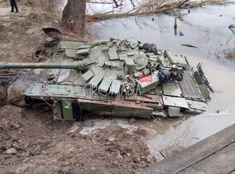 Із річки Псел дістали втоплений російський танк з військовими в середині