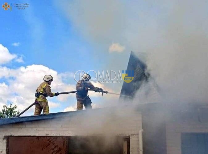 Пожежа в Глобине сильне задимлення рятувальники працювали в апаратах захисту органів дихання