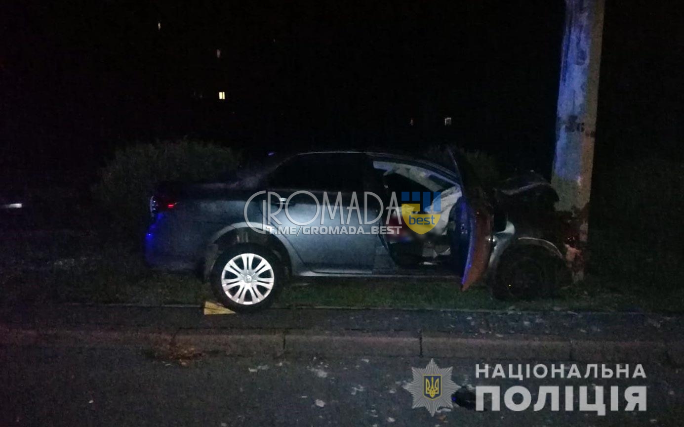  ДТП в Полтаві загинув водій який врізався у стовп