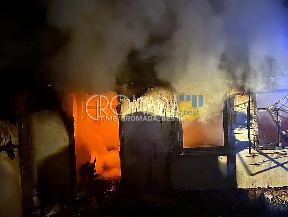 Поліція Полтавщині розслідує причини пожежі у селі Кияшки, що призвела до смерті жителя