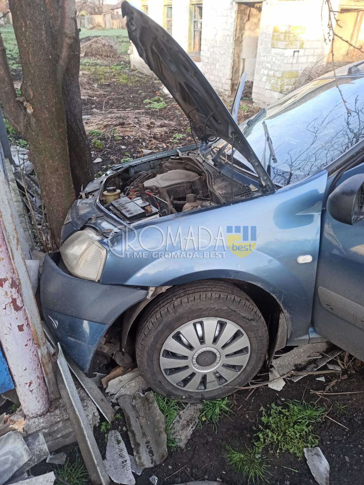 Аварія в Глобине водія зажало в авто ФОТО